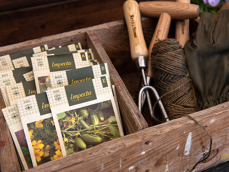 Siemenpussit ja kylvötyökalut