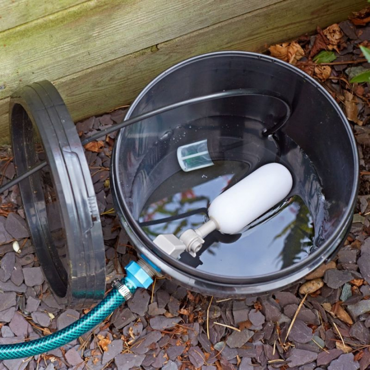 Uimurisaavi, Uimurisaavi, joka mahdollistaa aurinkokäyttöisen kastelujärjestelmän käytön letkun kanssa, joka on liitetty vesihanaaseen